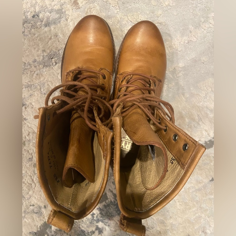 Frye Veronica 76276 Combat Boots in GREAT used condition
Size 6.5 - Picture 12 of 14